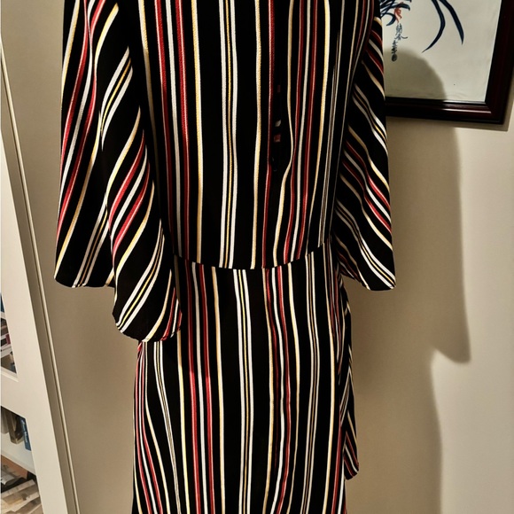 MED -  NWOT Flutter Sleeve Stripped Dress - Picture 3 of 5